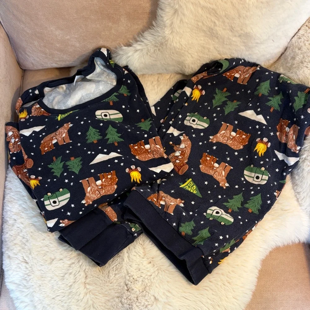 Women’s Old Navy Camping Bears Pajama Set - Picture 1 of 11